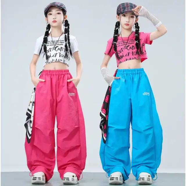 ワイドパンツの着用イメージ